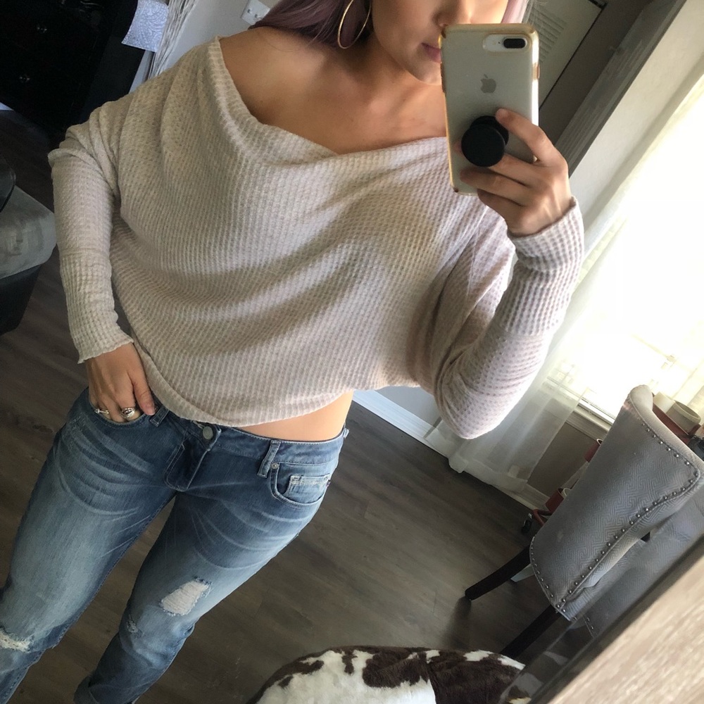 One shoulder crop top